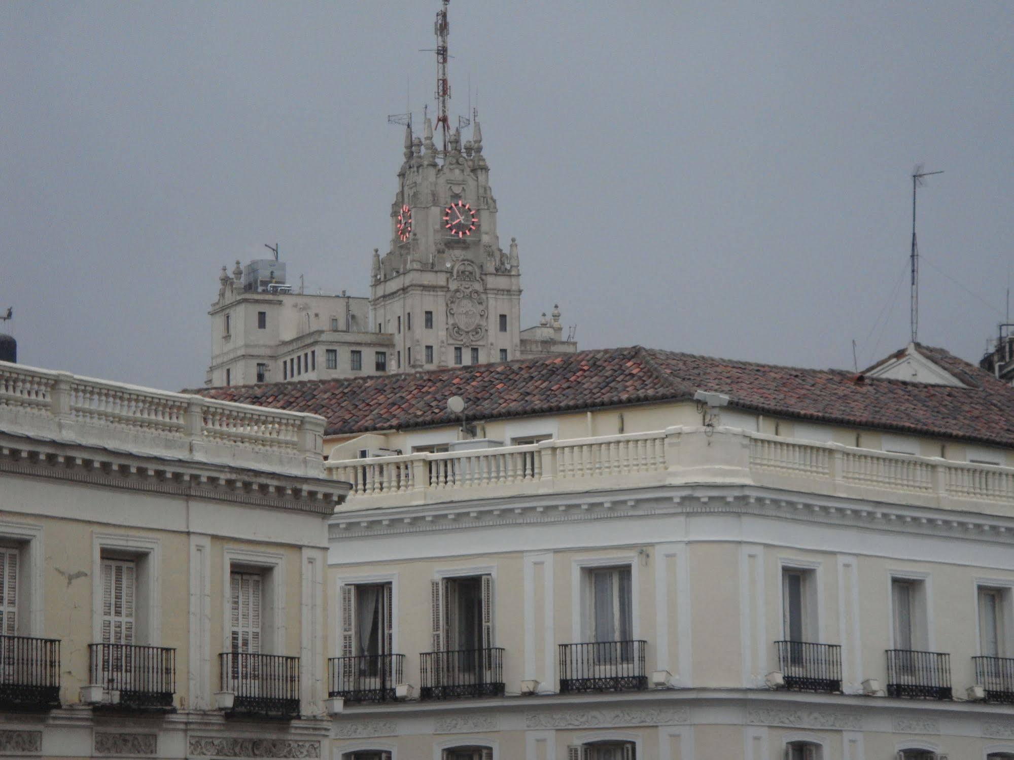 Hostal Riesco Madrid Exterior photo