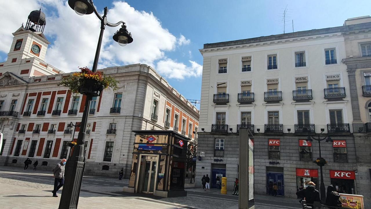 Hostal Riesco Madrid Exterior photo