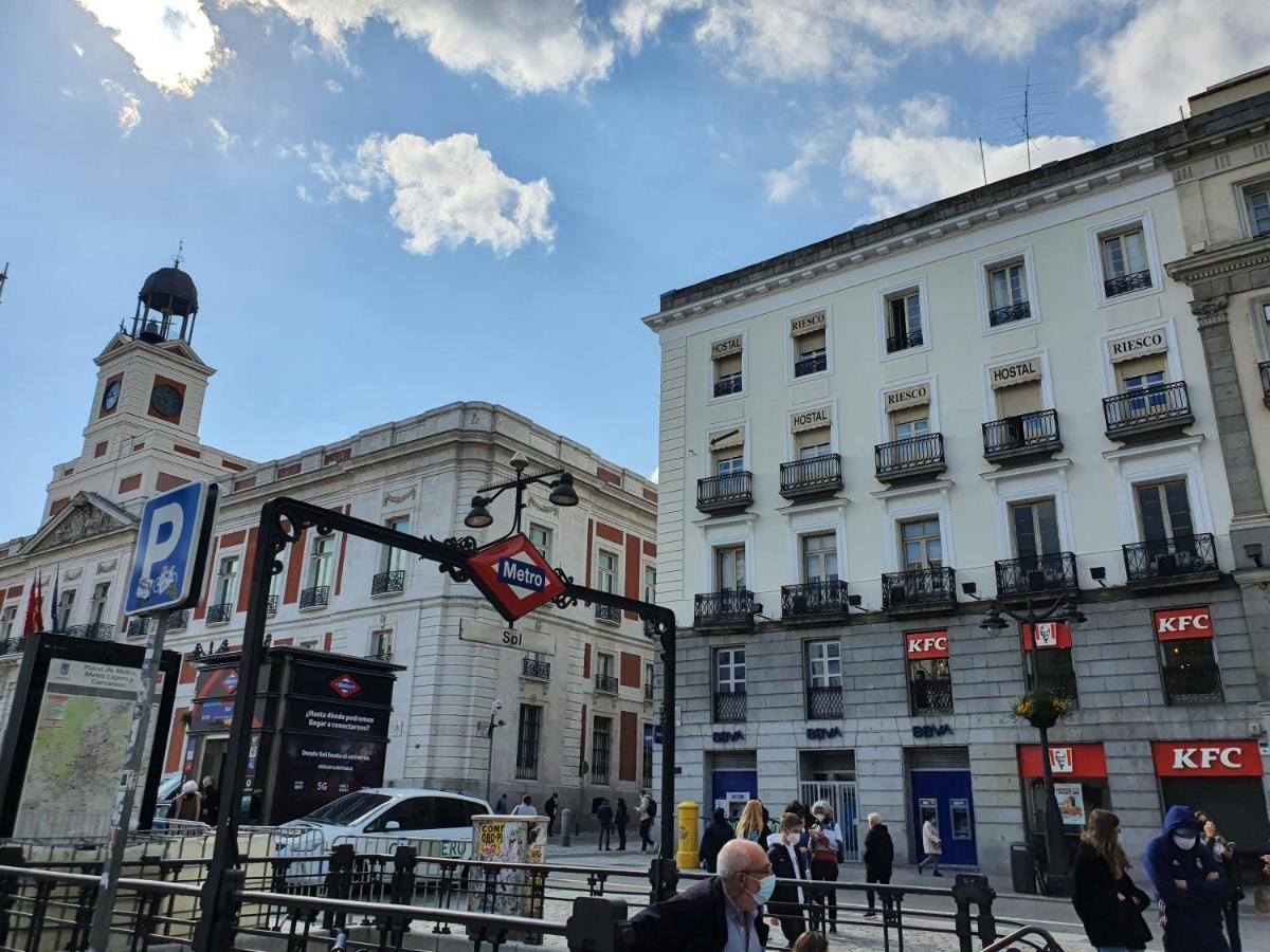 Hostal Riesco Madrid Exterior photo