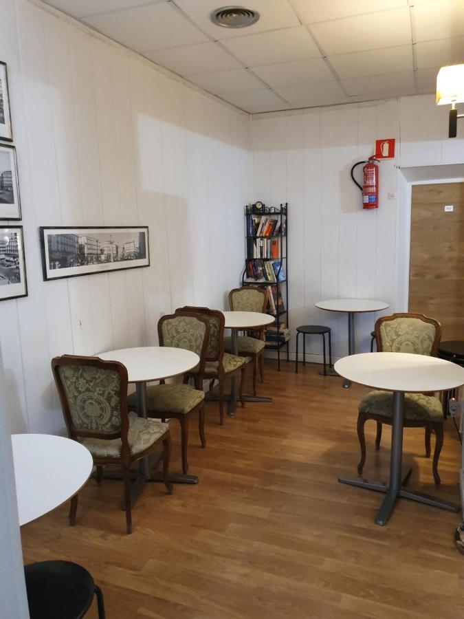 Hostal Riesco Madrid Exterior photo