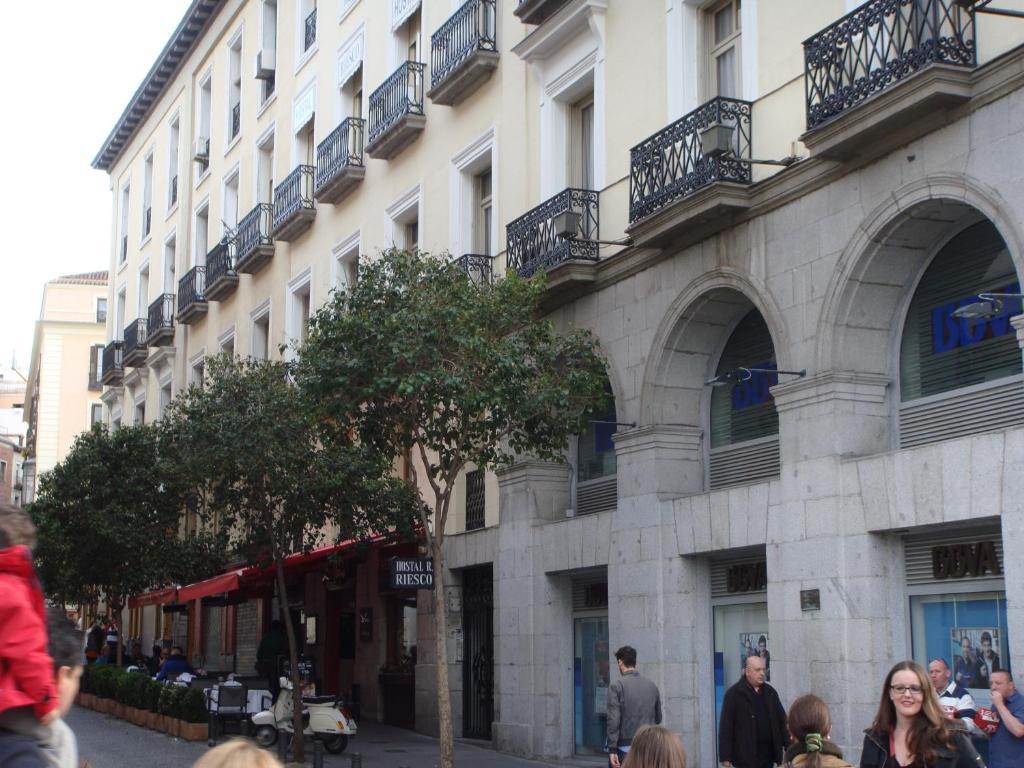 Hostal Riesco Madrid Exterior photo