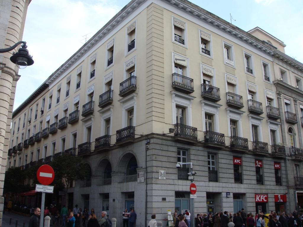 Hostal Riesco Madrid Exterior photo
