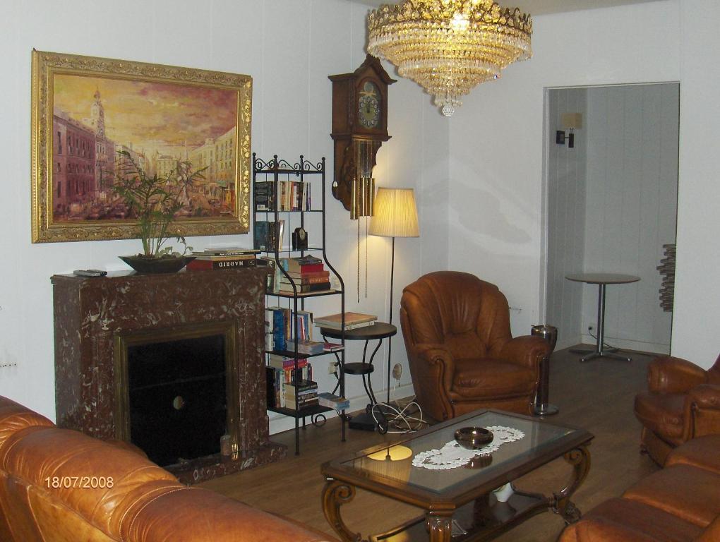 Hostal Riesco Madrid Exterior photo