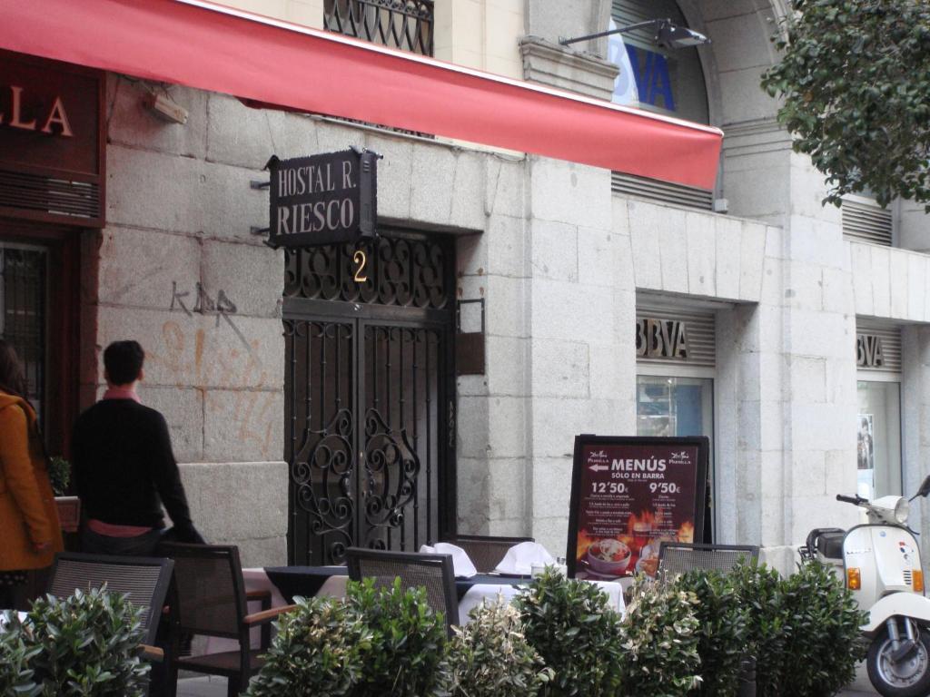 Hostal Riesco Madrid Exterior photo