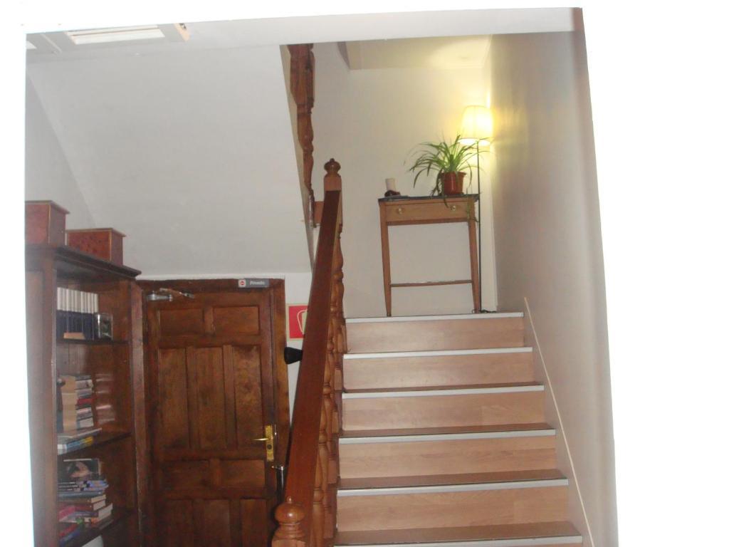 Hostal Riesco Madrid Exterior photo