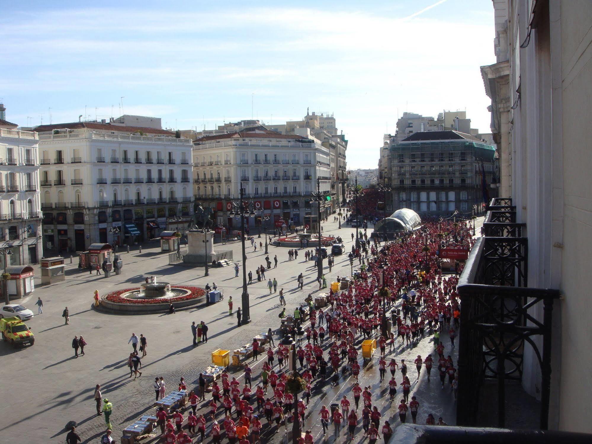Hostal Riesco Madrid Exterior photo