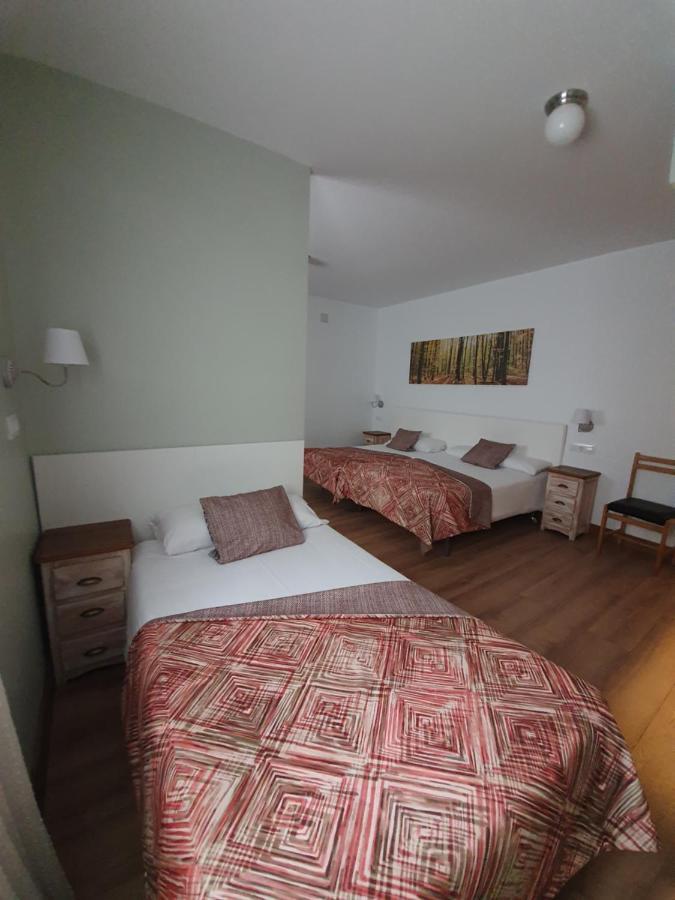 Hostal Riesco Madrid Exterior photo